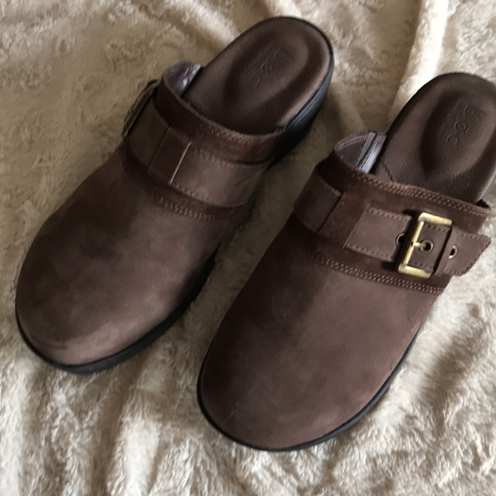 boc clogs brown - only worn one time - like new